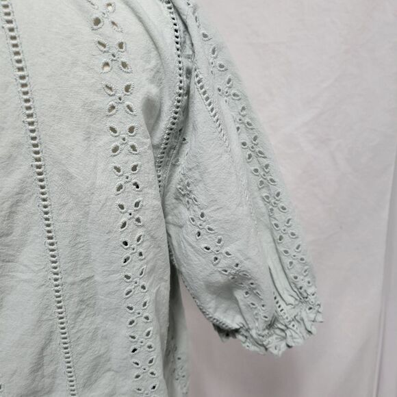 Universal Threads sage green eyelet short sleeve pullover blouse, size S - Picture 3 of 6